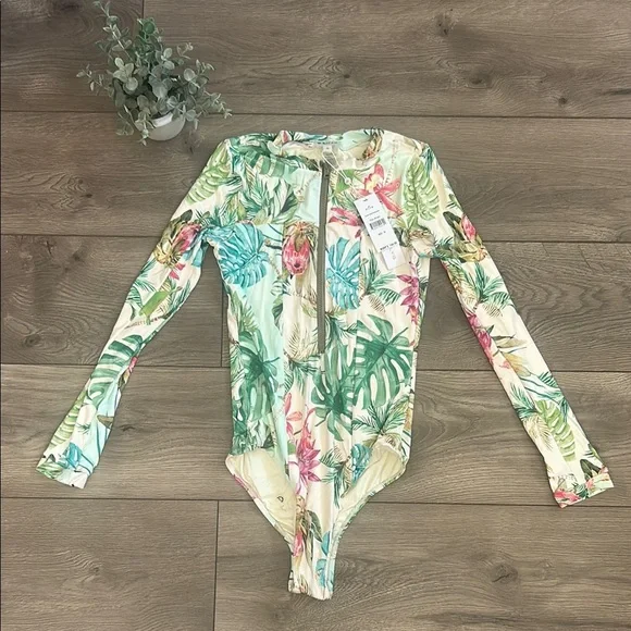 NWT Pilyq Tropical Floral Long Sleeve Bodysuit Size Medium - Picture 1 of 8